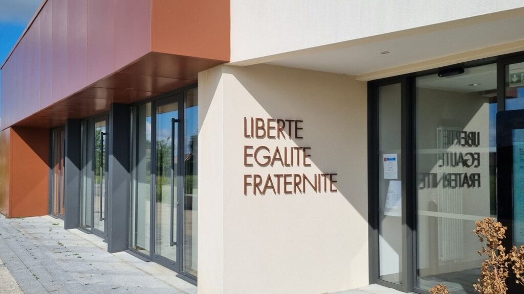 Liberté Egalité Fraternité - Fronton de la mairie